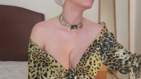 Snapshot of velvet_daydream chatting on 30, 5, 2026 Sienna online show from 30, 5, 2026