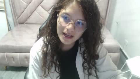 velvet_moon_v online show from 3, 2, 2026