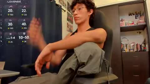 Snapshot of velvet_skyn chatting on 16, 6, 2026 juansito online show from 16, 6, 2026