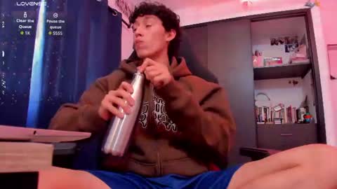 Snapshot of velvet_skyn chatting on 19, 6, 2026 juansito online show from 19, 6, 2026