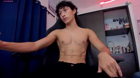 Snapshot of velvet_skyn chatting on 29, 6, 2026 juansito online show from 29, 6, 2026