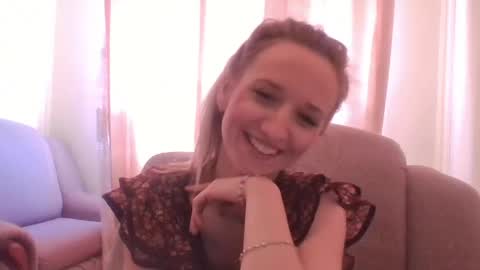 Snapshot of velvetintuition chatting on 5, 5, 2026 velvetintuition online show from 5, 5, 2026