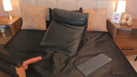 Snapshot of vero_milff chatting on 10, 7, 2026 Vero online show from 10, 7, 2026