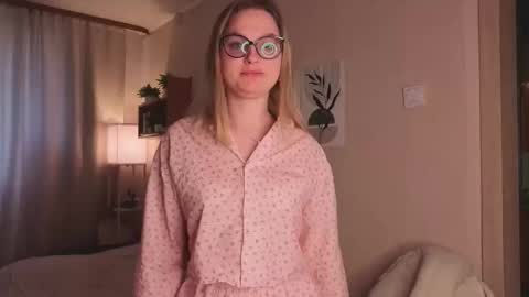 Snapshot of verocat chatting on 4, 10, 2025 Veronica online show from 4, 10, 2025