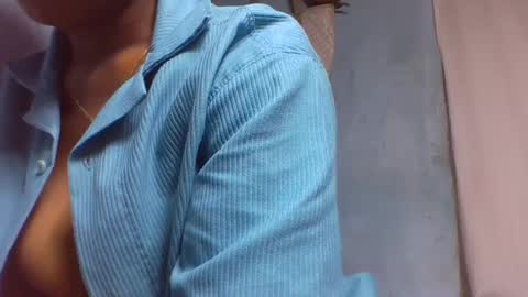 Snapshot of verolla31 chatting on 24, 2, 2025 verolla31 online show from 24, 2, 2025