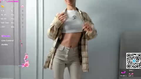 Snapshot of veronica_burns chatting on 28, 7, 2026 Anny online show from 28, 7, 2026