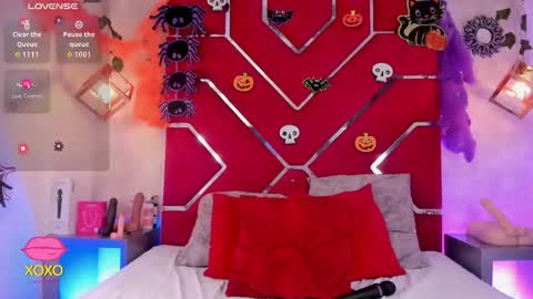 Veronica Olson online show from 30, 10, 2025