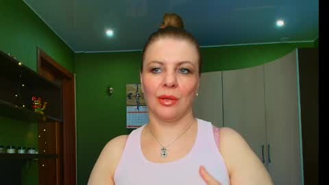Snapshot of veronikawgold chatting on 6, 6, 2026 VeronikawGold online show from 6, 6, 2026
