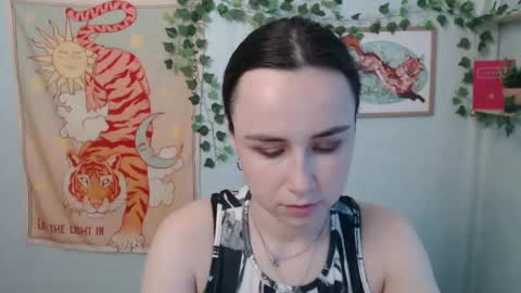 veryveryvery_shy online show from 25, 5, 2026
