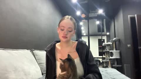 Esta online show from 28, 10, 2025