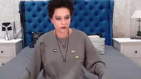 Snapshot of via_mayer chatting on 7, 7, 2026 Via online show from 7, 7, 2026