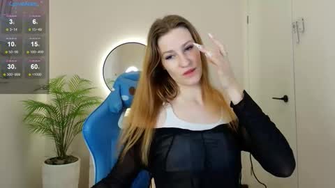 Snapshot of viamltdreamer chatting on 31, 10, 2025 viamltdreamer online show from 31, 10, 2025