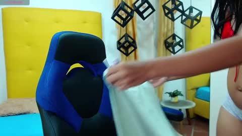 nahomy online show from 30, 1, 2025