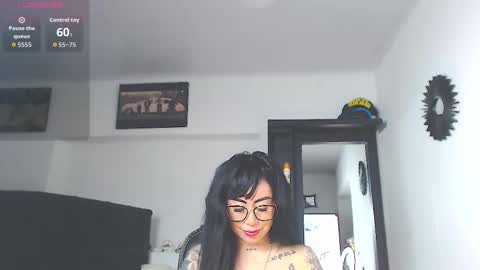 Snapshot of vicky_hotmilf chatting on 18, 3, 2026 Vicky online show from 18, 3, 2026