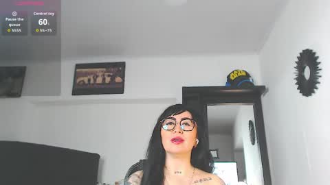 Snapshot of vicky_hotmilf chatting on 2, 4, 2026 Vicky online show from 2, 4, 2026