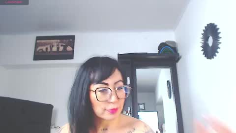 Snapshot of vicky_hotmilf chatting on 27, 5, 2026 Vicky online show from 27, 5, 2026