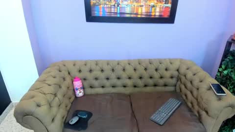 Vicky online show from 4, 10, 2025