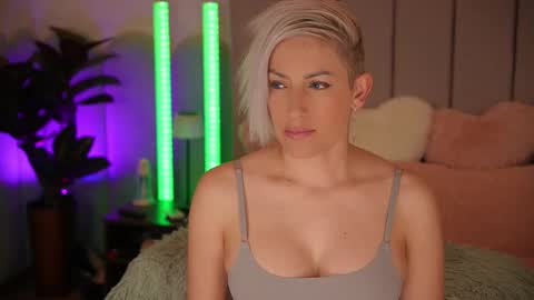 vickysecret96 online show from 20, 3, 2026