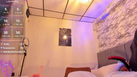 Victoria Coopeer online show from 7, 12, 2024