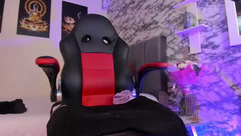 Victoria Coopeer online show from 11, 3, 2025