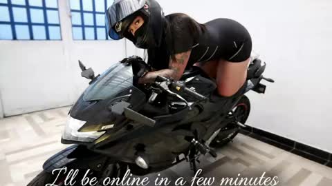 Victoria Collins online show from 7, 4, 2026