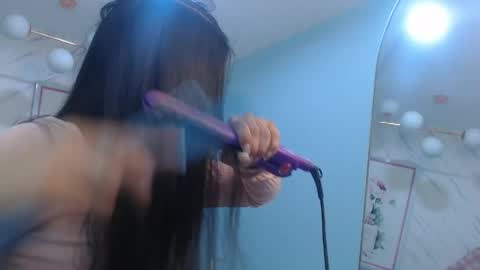 Snapshot of victoria_hernandez_t chatting on 23, 4, 2026 Victoria online show from 23, 4, 2026