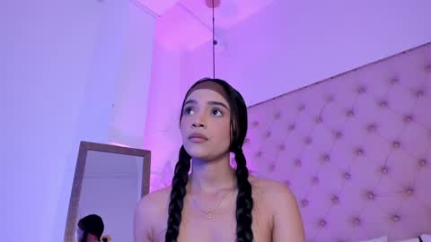 Snapshot of victoria_kitt chatting on 1, 2, 2025 victoria_kitt online show from 1, 2, 2025