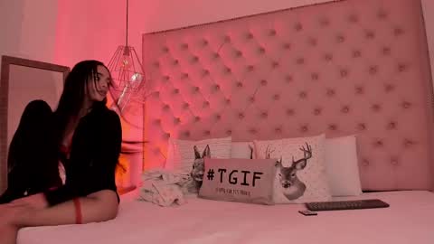 Snapshot of victoria_kitt chatting on 19, 2, 2025 victoria_kitt online show from 19, 2, 2025
