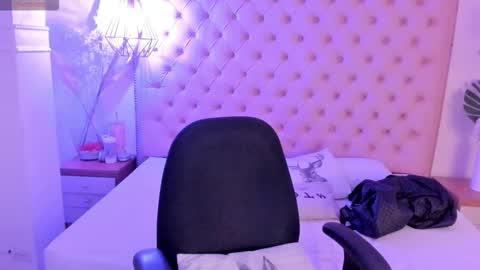 Snapshot of victoria_kitt chatting on 27, 9, 2025 victoria_kitt online show from 27, 9, 2025
