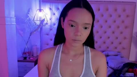 Snapshot of victoria_kitt chatting on 8, 10, 2025 victoria_kitt online show from 8, 10, 2025