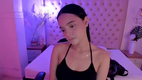 Snapshot of victoria_kitt chatting on 10, 10, 2025 victoria_kitt online show from 10, 10, 2025