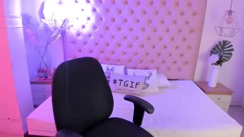 Snapshot of victoria_kitt chatting on 13, 10, 2025 victoria_kitt online show from 13, 10, 2025