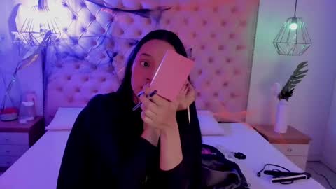Snapshot of victoria_kitt chatting on 17, 10, 2025 victoria_kitt online show from 17, 10, 2025