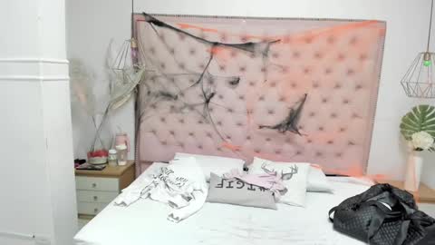 Snapshot of victoria_kitt chatting on 22, 10, 2025 victoria_kitt online show from 22, 10, 2025