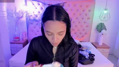 Snapshot of victoria_kitt chatting on 26, 10, 2025 victoria_kitt online show from 26, 10, 2025