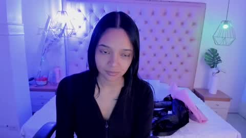 Snapshot of victoria_kitt chatting on 7, 11, 2025 victoria_kitt online show from 7, 11, 2025