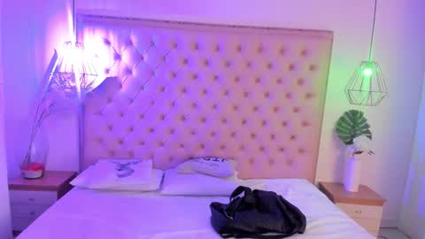 Snapshot of victoria_kitt chatting on 17, 11, 2025 victoria_kitt online show from 17, 11, 2025