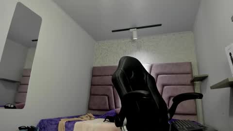 Vicky  online show from 4, 11, 2025