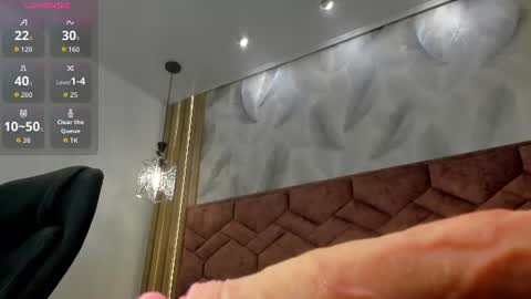 Snapshot of victoria_noir_18 chatting on 16, 7, 2026 Vicky online show from 16, 7, 2026
