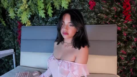 Snapshot of victoriaa2_doll chatting on 7, 10, 2025 victoriaa2_doll online show from 7, 10, 2025