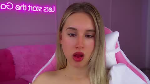 Snapshot of victoriahopson chatting on 27, 9, 2025 Victoria online show from 27, 9, 2025