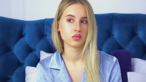 Snapshot of victoriahopson chatting on 12, 10, 2025 Victoria online show from 12, 10, 2025