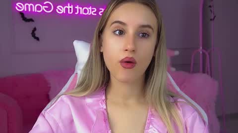 Snapshot of victoriahopson chatting on 18, 10, 2025 Victoria online show from 18, 10, 2025