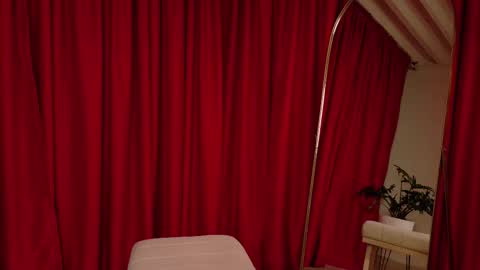 Snapshot of victorianova chatting on 5, 3, 2026 VictoriaNova online show from 5, 3, 2026