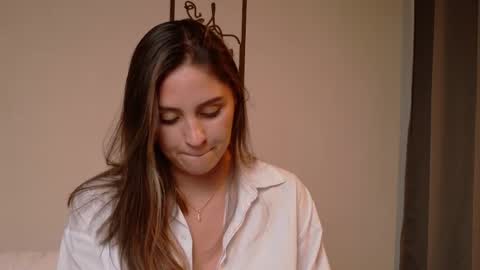 Snapshot of victorianova chatting on 28, 5, 2026 VictoriaNova online show from 28, 5, 2026