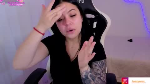 V  I C  T O R I A  online show from 4, 2, 2026