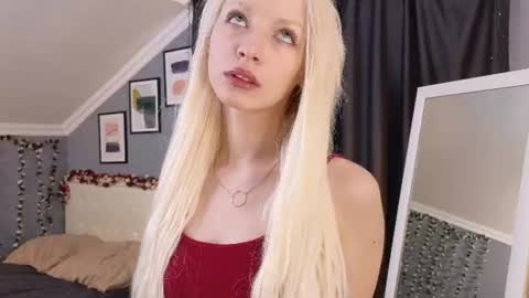 Snapshot of vienna_gones chatting on 26, 6, 2026 Eva online show from 26, 6, 2026