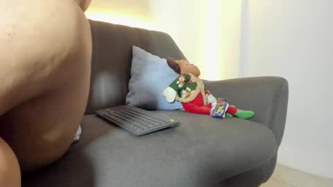 Snapshot of viic_strong1 chatting on 5, 12, 2024 Victoria Strong online show from 5, 12, 2024