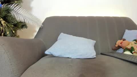 Snapshot of viic_strong1 chatting on 6, 12, 2024 Victoria Strong online show from 6, 12, 2024