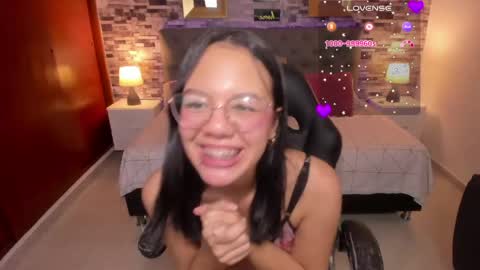 Snapshot of viiolet__moon chatting on 22, 5, 2026 Violet online show from 22, 5, 2026